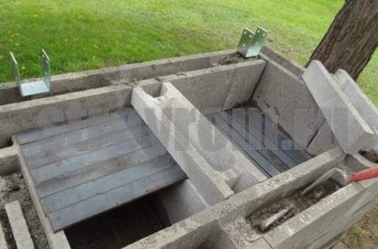 Smokehouse în țară cu propriile lor mâini (mâini) Smokehouse în țară cu propriile mâini