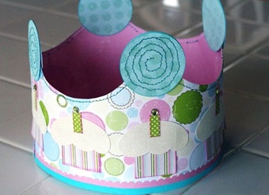 Coroana de hârtie cu mâinile (Crown) Coroana de hârtie cu propriile mâini