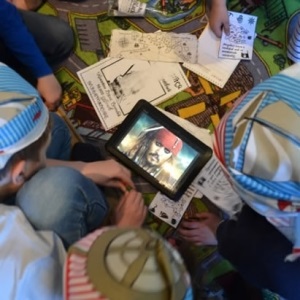 script-ul pirat Steep pentru copii de pe stradă „Pirates și Treasure Joni bea», http (Pirates) script-ul pirat Steep pentru copii de pe stradă „Pirates și Treasure Joni bea», http