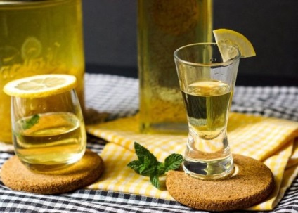 Citric tinctură vodca proprietăți utile și formularea băuturilor (proprietăți) lichiorul de lămâie cu vodca și utile proprietăți de reteta băutură