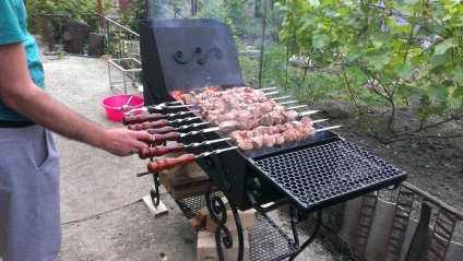 BBQ pe picioare cu elementele de forjare propriile lor mâini DIY (BBQ) BBQ pe picioare cu elementele de forjare propriile lor mâini, o faci singur