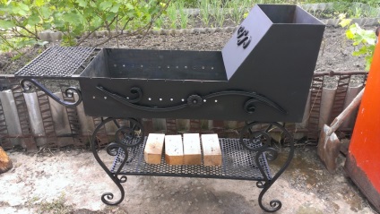BBQ pe picioare cu elementele de forjare propriile lor mâini DIY (BBQ) BBQ pe picioare cu elementele de forjare propriile lor mâini, o faci singur