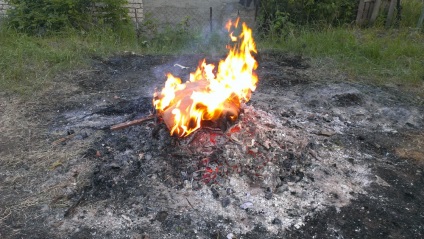 BBQ pe picioare cu elementele de forjare propriile lor mâini DIY (BBQ) BBQ pe picioare cu elementele de forjare propriile lor mâini, o faci singur
