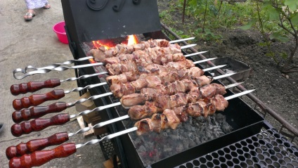 BBQ pe picioare cu elementele de forjare propriile lor mâini DIY (BBQ) BBQ pe picioare cu elementele de forjare propriile lor mâini, o faci singur
