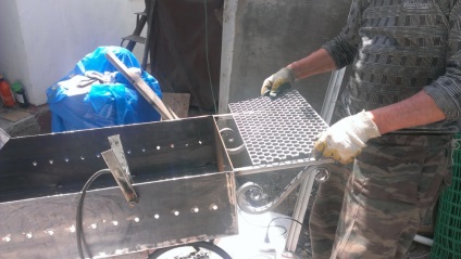 BBQ pe picioare cu elementele de forjare propriile lor mâini DIY (BBQ) BBQ pe picioare cu elementele de forjare propriile lor mâini, o faci singur
