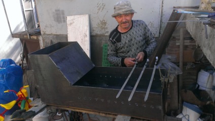 BBQ pe picioare cu elementele de forjare propriile lor mâini DIY (BBQ) BBQ pe picioare cu elementele de forjare propriile lor mâini, o faci singur