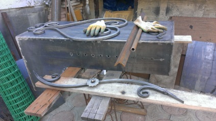 BBQ pe picioare cu elementele de forjare propriile lor mâini DIY (BBQ) BBQ pe picioare cu elementele de forjare propriile lor mâini, o faci singur