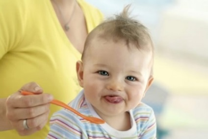 meniul copilului la 8 luni de alimente si dieta pe piept și prin Komarovsky hrăniți cu biberonul (copil) copil Meniu 8 luni nutritie si dieta pe piept si sticla-hrănite de Komarovsky