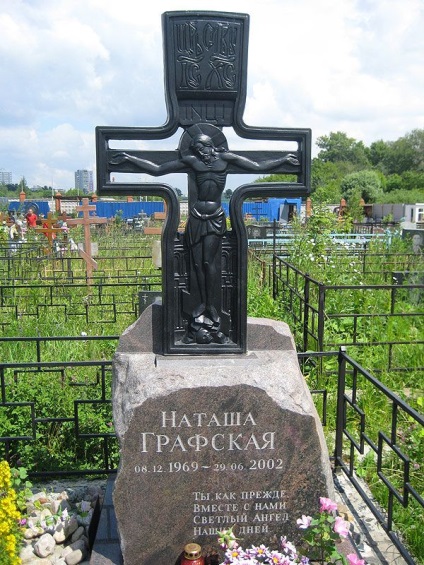 Mormântul un obicei creștin instala cruce (cruce) Mormântul un obicei Christian Cross instalat