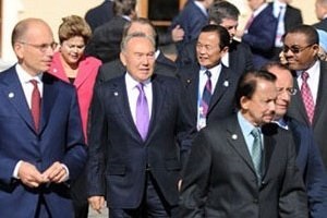 Nazarbaiev iese încrederea elitei (aduce înapoi) Nazarbaiev iese încrederea elitei