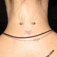 Piercing pe fotografie gât (piercing) Piercing pe gât Photo
