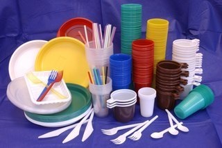 Tacâmuri de plastic (material este potențial) veselă și tacâmuri din plastic