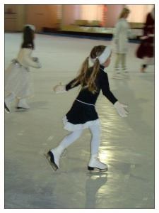 Rochie pentru patinaj artistic, costume si alte costume pentru fete (patinaj) Rochie pentru patinaj artistic, costume si alte costume pentru fete