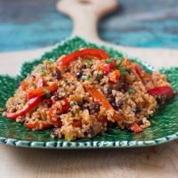 Pilaf într-o oala sub presiune (capac de apă aproape) Pilaf într-o oala sub presiune