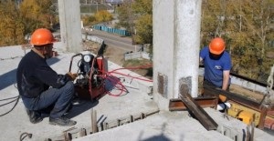 Anterior utilizării structurilor (armat) din beton tensionat structuri din beton precomprimat folosesc
