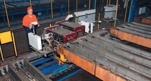 Anterior utilizării structurilor (armat) din beton tensionat structuri din beton precomprimat folosesc