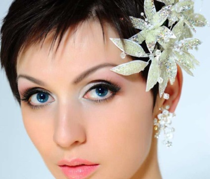 Coafuri pentru parul scurt la bal în trepte (aplicat la mousse de păr) Coafuri pentru parul scurt la bal în pași