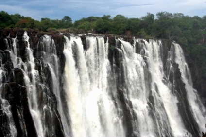 Călătorește în Victoria Falls