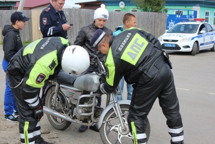 Înregistrează-motocicleta poliției rutiere (politica de asigurare obligatorie) Register poliției rutiere motocicleta