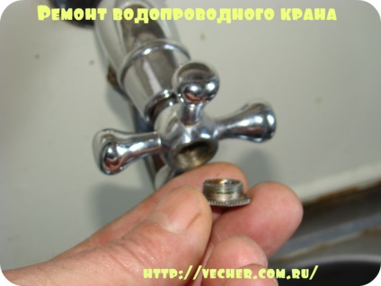 Repararea robinetului cu mâinile sale, bunicul firmei Așot (cu mâinile) Repararea robinetului cu mâinile sale, firma bunicul Așot