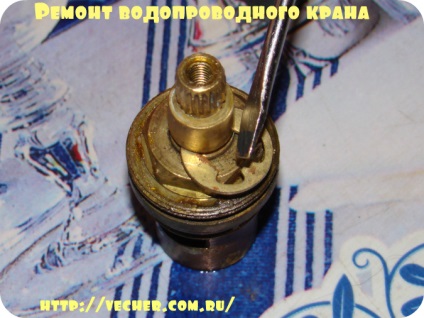 Repararea robinetului cu mâinile sale, bunicul firmei Așot (macara) Repararea robinetului cu mâinile sale, firma bunicul Așot