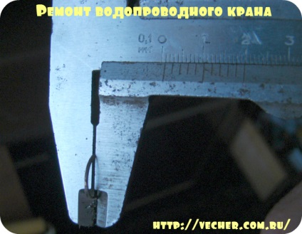 Repararea robinetului cu mâinile sale, bunicul firmei Așot (mâini) Repararea robinetului cu mâinile sale, firma bunicul Așot