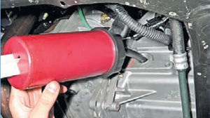 Renault logan elimina Verificarea repararea și înlocuirea completarea uleiului din cutia de viteze Reno Logan (Logan) Renault logan elimina repararea înlocuire Verificarea și completarea uleiului din cutia de viteze Reno Logan