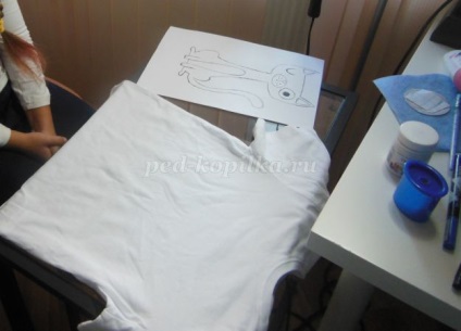 Pictura de pe tricouri cu mâinile lor (pictură) Pictura de pe tricouri cu mâinile lor