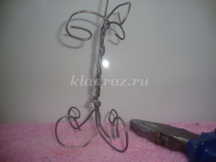 Rose din metal cu mâinile lor (de fabricație) Metal a crescut cu mâinile
