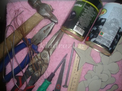 Rose din metal cu mâinile lor (master) Metal a crescut cu mâinile
