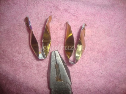 Rose din metal cu mâinile lor (Rose) Metal a crescut cu mâinile