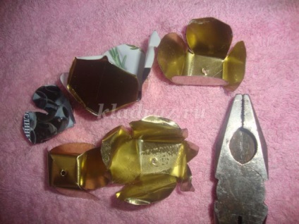 Rose din metal cu mâinile lor (Oksana) Metal a crescut cu mâinile