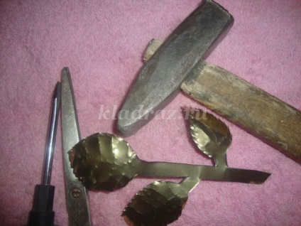 Rose din metal cu mâinile lor (de fabricație) Metal a crescut cu mâinile
