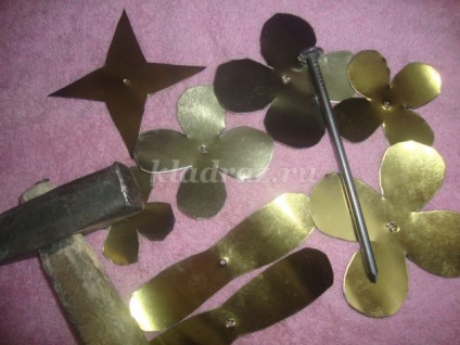 Rose din metal cu mâinile lor (Rose) Metal a crescut cu mâinile