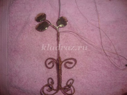 Rose din metal cu mâinile lor (clasa) Metal a crescut cu mâinile