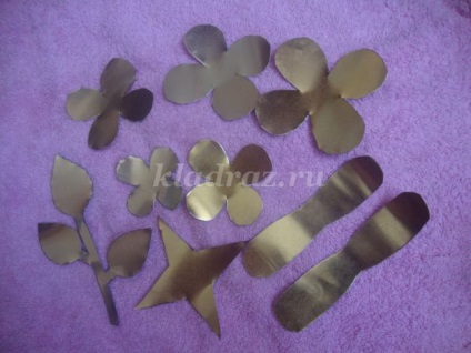 Rose din metal cu mâinile lor (clasa) Metal a crescut cu mâinile