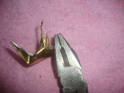 Rose din metal cu mâinile lor (de lucru) Metal a crescut cu mâinile