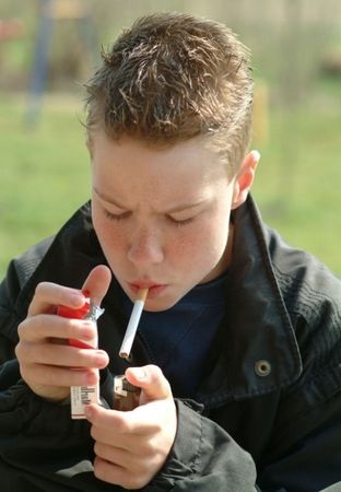 Як дізнатися, що мій син курить травку?