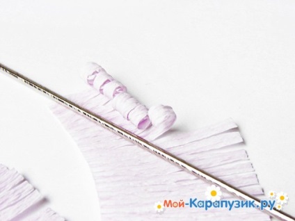 hârtie Lilac cu mâinile (lor) hârtie Lilac cu propriile sale mâini