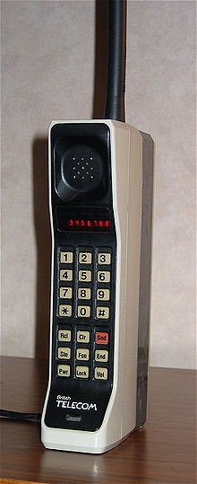 Telefonul mobil - este () Telefonul mobil - l