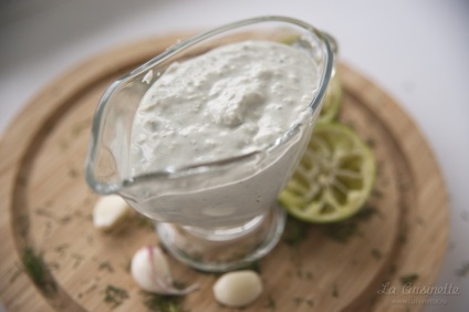 Sosul «albastru brânză» (branza albastra), la cuisinette (albastru) Sosul «albastru brânză» (branza albastra), la cuisinette