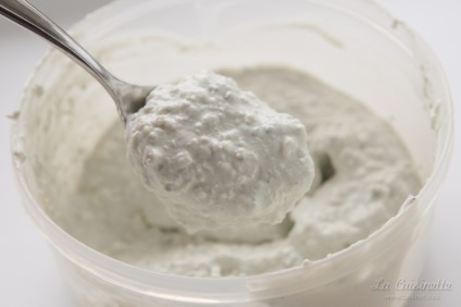 Sosul «albastru brânză» (branza albastra), la cuisinette (sos) Sosul «albastru brânză» (branza albastra), la cuisinette