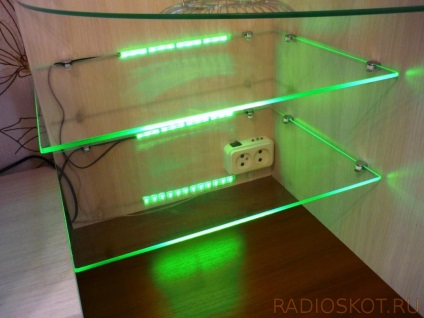 Rafturi de sticlă iluminate (iluminare din spate) Rafturi de sticla cu iluminare