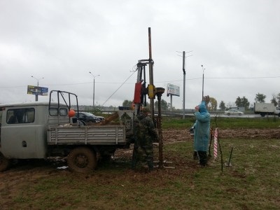 Ar trebui să înceapă construirea unei case pe malul rezervorului (capacitatea portantă a solului) Ar trebui să înceapă construirea unei case pe malul lacului