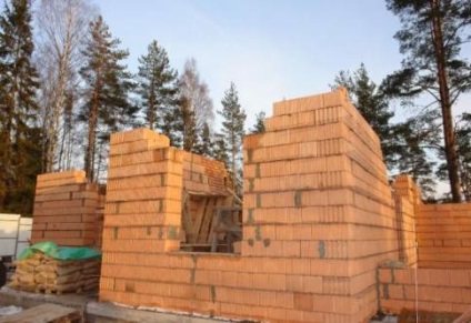 Construcția casei în timpul iernii (iarna) Construirea unei case în timpul iernii
