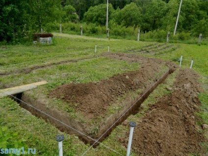 Construcții vărsat 6x4 din blocuri de spumă cu mâinile lor (construcții) Construcții vărsat 6x4 din blocuri de spumă cu mâinile lor