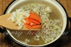 Supa cu tăiței de casă și carne de pui (la domiciliu) Supa cu tăiței de casă și pui