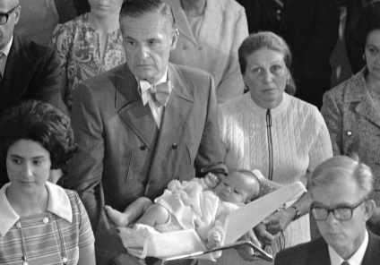 Svetlana Alliluyeva - biografie, destin, persecuție politică, emigrarea din URSS, memorii, (bărbați Svetlana Alliluyeva) Svetlana Alliluyeva - biografie, destin, persecuție politică, emigrarea din URSS, memorii,