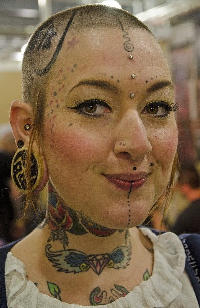 Tatuaje pe fata, fotografie tatuaj pe fata (fata) Tatuaje pe fata, foto tatuaj pe fața lui