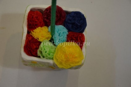 Topiara de șervețele de hârtie cu mâinile lor (șterge mâinile) Topiara de șervețele de hârtie cu mâinile lor